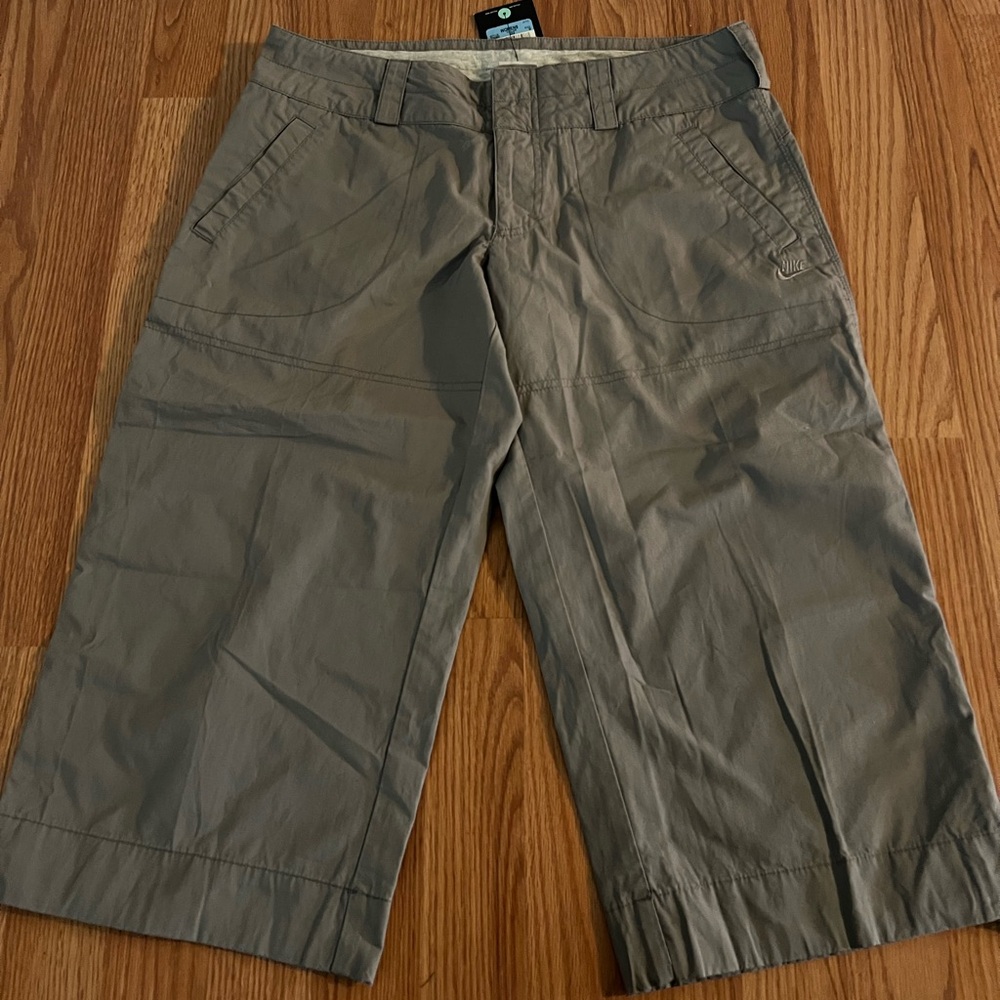 Nike Grey Capri Pants Women’s Size M